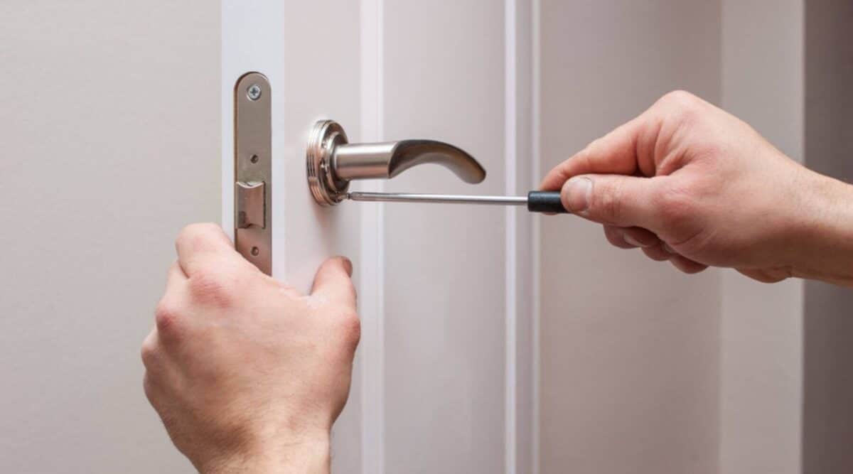 Comment ouvrir une ancienne serrure de porte sans clé - les méthodes pour ouvrir une porte de chambre sans clé