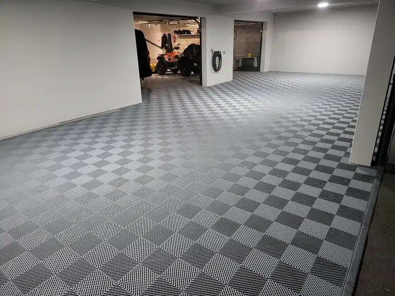 Les raisons de choisir la dalle PVC pour votre garage