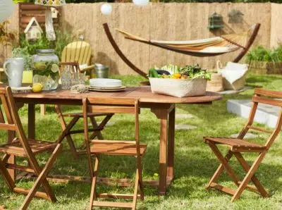 Table et chaises de jardin