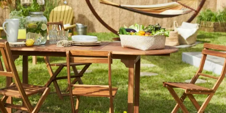 Table et chaises de jardin