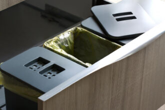 Le tri devient facile avec une poubelle encastrable à compartiments