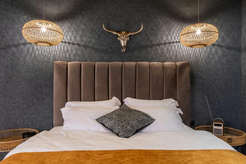 plafonnier dans une chambre