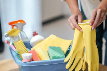 Services à domicile : ménage, jardinage, garde d'enfants… ce que ça coûte vraiment après le crédit d'impôt