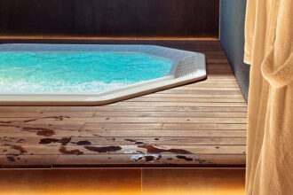 Spa et jacuzzi à domicile : quels accessoires pour bien l'entretenir ?